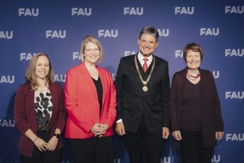 Awardees Dr. Gensberger-Reigl and Dr. Zenker together with Prof. Dr. Wittern-Sterzel and FAU President Prof. Dr. Hornegger